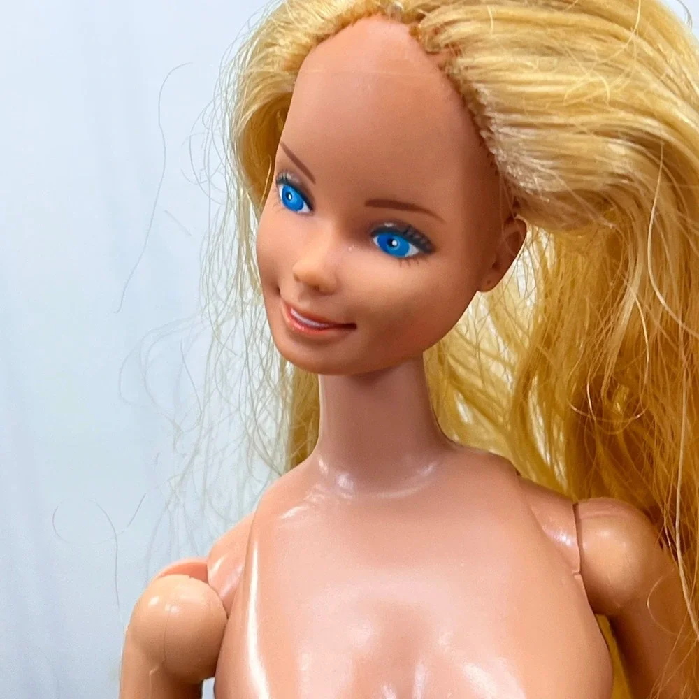 1979 Mattel Beauty Secrets Barbie Doll Nude,‎ articulated hands